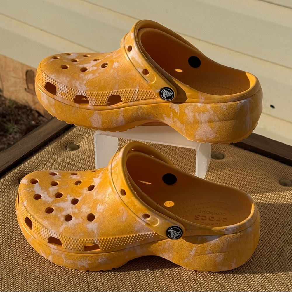 Crocs Classic Marbled Tie Dye Clogs Yellow Orange Comfort Shoes women 8